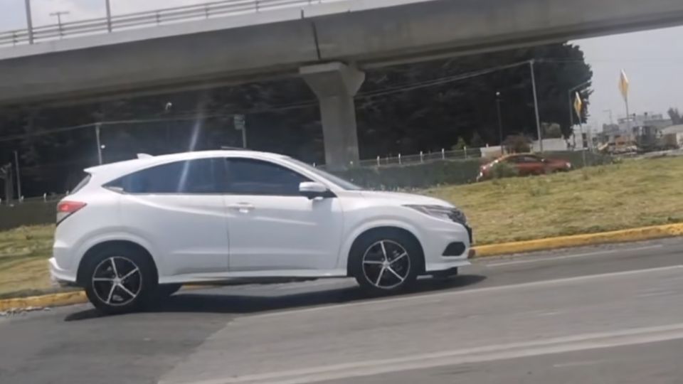 En el vídeo compartido en la red social TikTok, se alcanza a ver la manera en las que los automovilistas frenan de golpe.