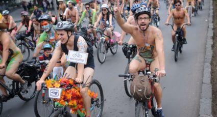 Te presentamos el paseo nudista en bicicleta que busca beneficiar al medio ambiente