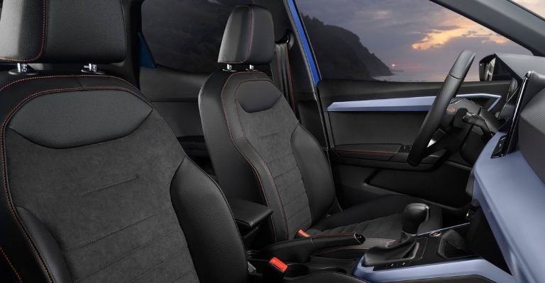 La SEAT Arona 2022 por dentro es moderna