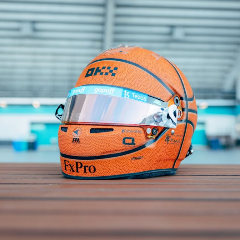 Casco de Lando Norris