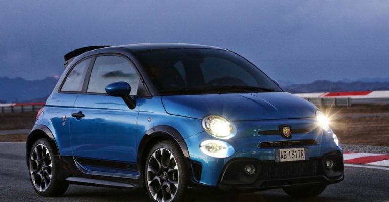 El Abarth 695 Tributo 131 Rally viene con un estilo deportivo 