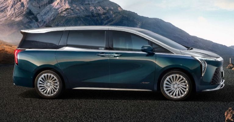 Costado de la Buick GL8 Century