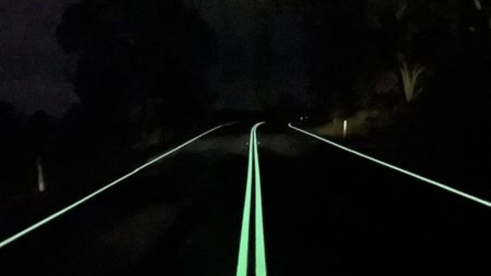 Las carreteras iluminadas cambiarán por completo la conducción nocturna.