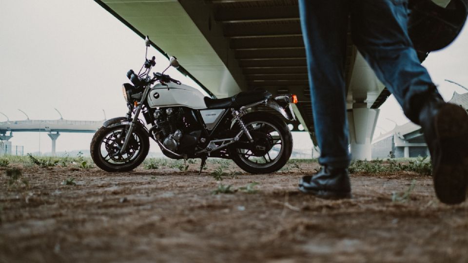 La experiencia para manejar una moto se obtiene por medio de mucha práctica.