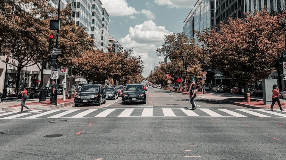 Los conductores y peatones tienen obligaciones en las calles.