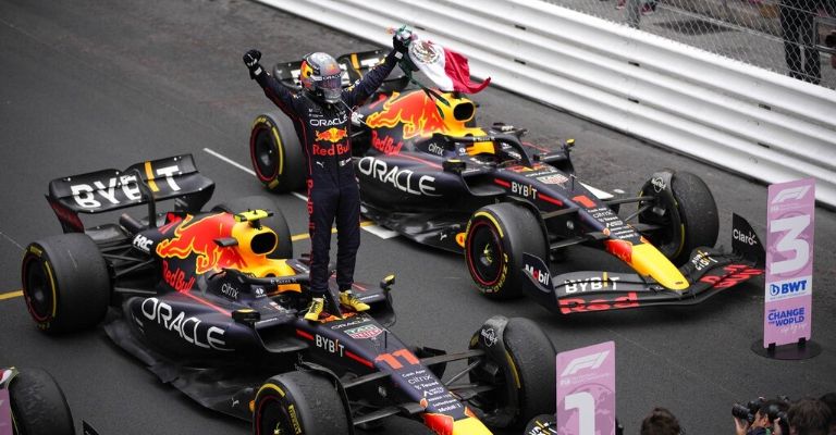 Checo Pérez y Max Verstappen