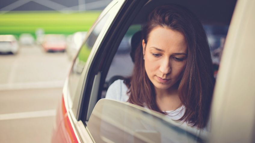 8 consejos para viajar segura en aplicaciones de movilidad o taxi