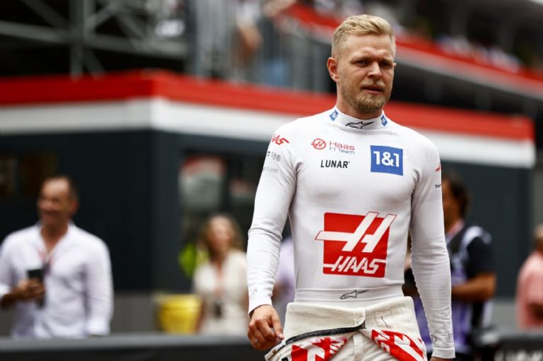 Kevin Magnussen piloto F1