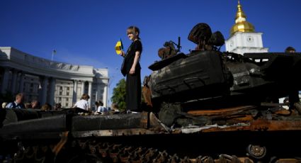 En Ucrania, transforman autos de carrera en vehículos de guerra