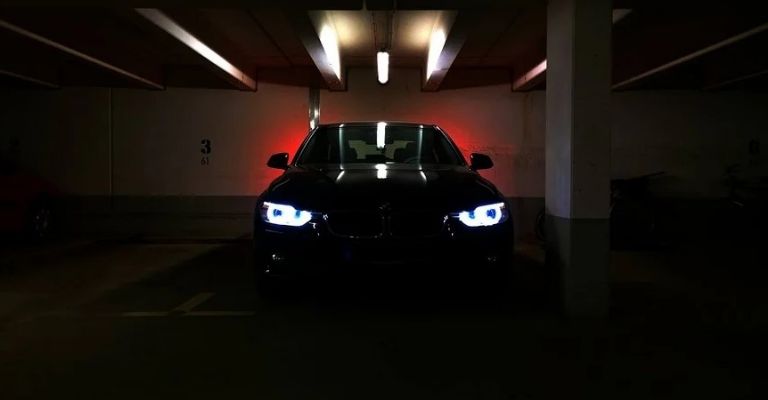 BMW y faros de iluminación LED