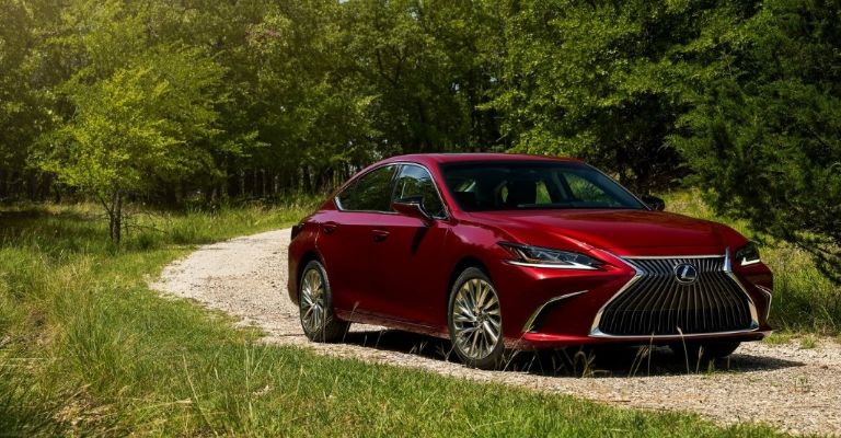 Frente del Lexus ES 2022