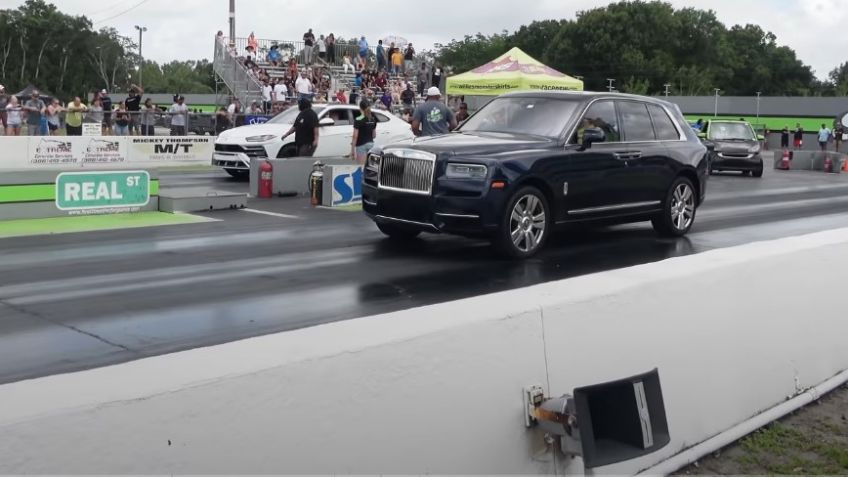 Ve este cuarto de milla entre una Rolls-Royce Cullinan y Lamborghini Urus