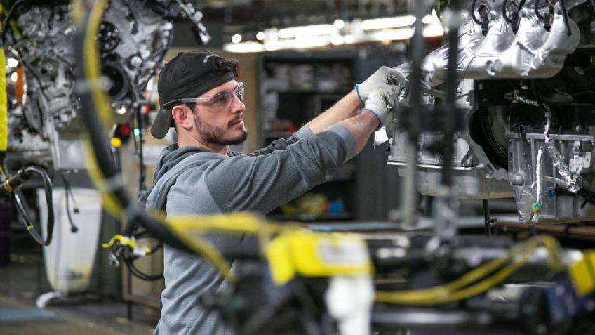 Continúa escasez de chips; GM tiene casi 100 mil autos incompletos
