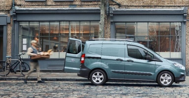 Ford Transit Courier 2022 en azul