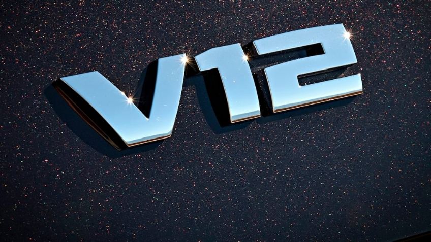 BMW ensambla su último auto con motor V12