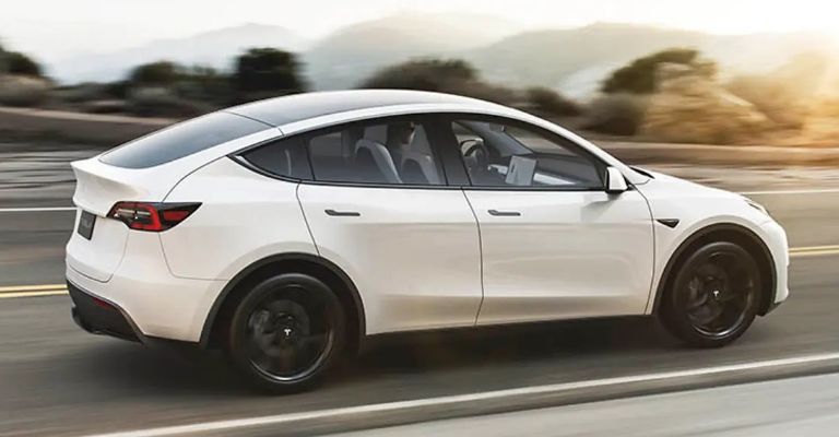 Tesla Model Y en blanco