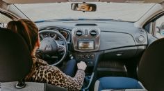 5 beneficios de cantar mientras vas en el auto