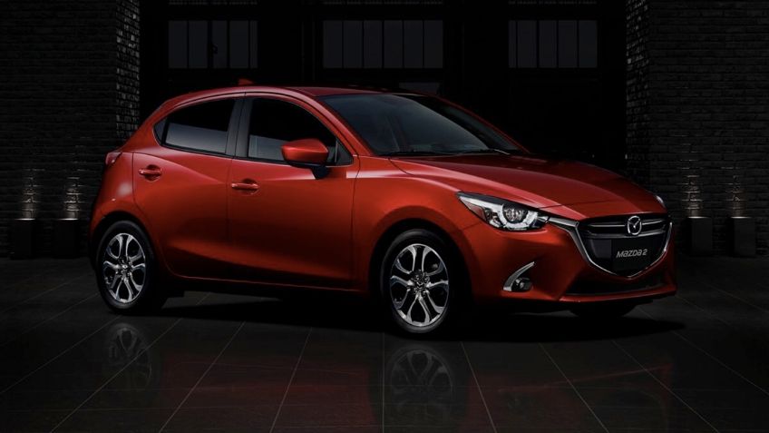 Joven compra vehículo en una agencia automotriz y es detenido