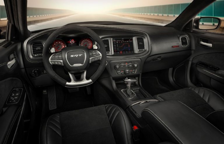 interior del nuevo dodge SRT Hellcat Redeye 2022