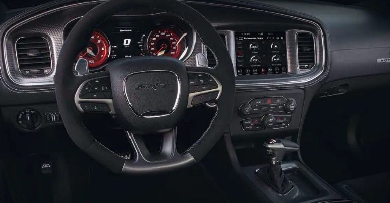 Interior del Dodge Challenger 2022