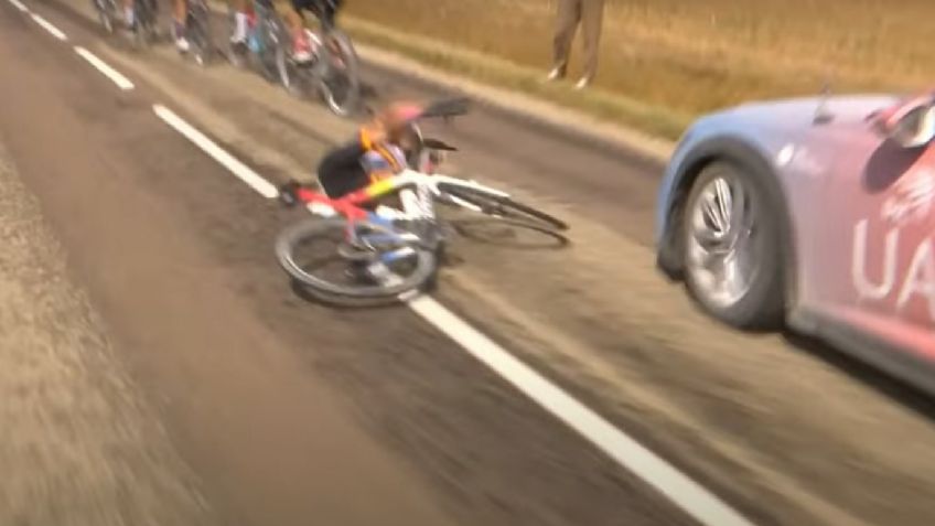 Tour de Francia 2022: Ciclista es arrollada por auto de su equipo