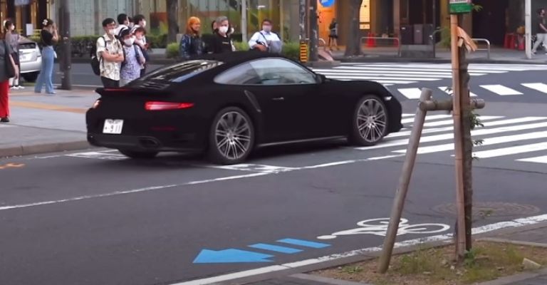 Porsche 911 en color Musou Black