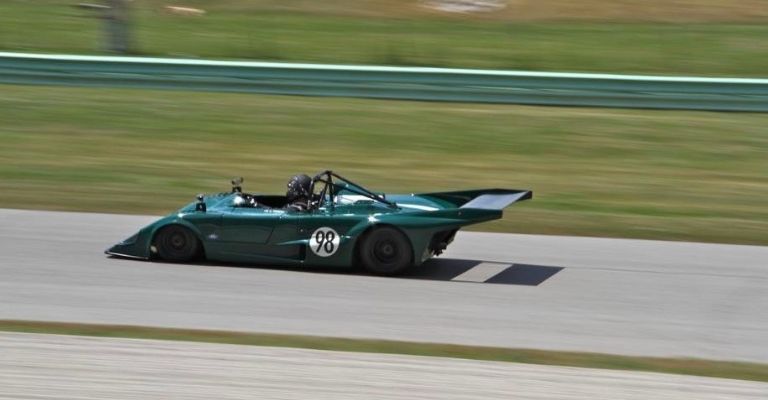 Jim Farley en su Lola 298