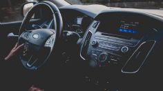 ¿Cómo limpiar el volante de un coche?