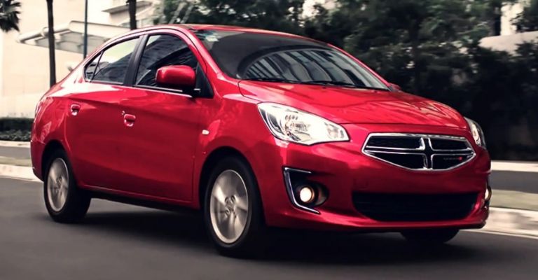 Dodge Atittude 2022 en rojo