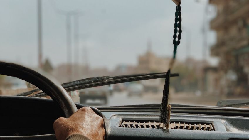 ¿Qué líquido es mejor para limpiar los vidrios del auto?