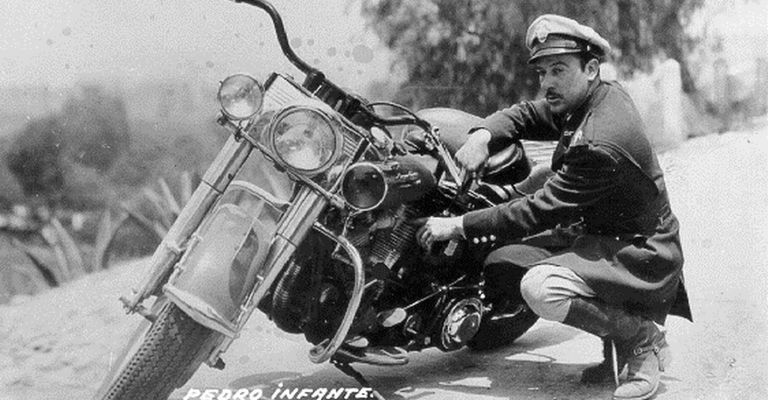 moto de Pedro Infante en A Toda Máquina