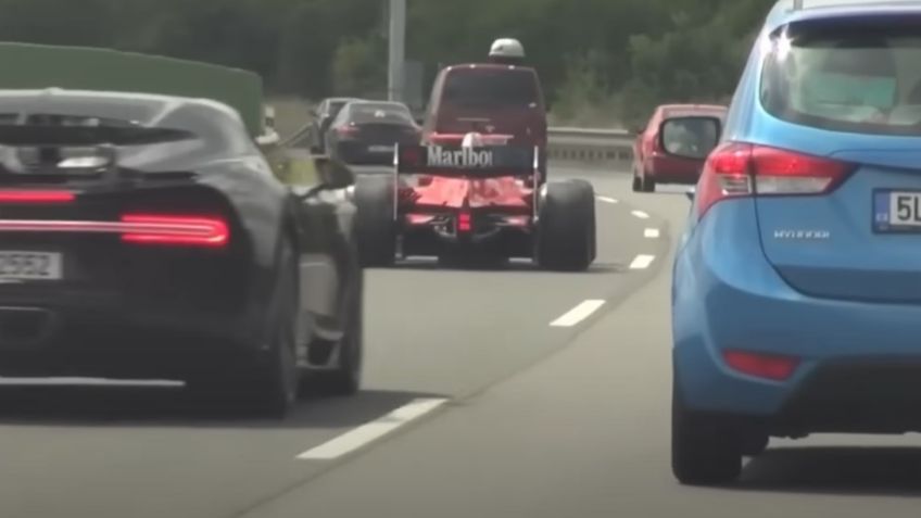 Un monoplaza de Fórmula 2 fue visto en las carreteras de República Checa