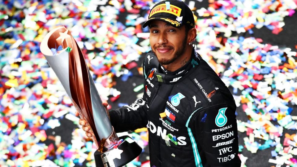 ¿Cuál es el sueldo mensual de Lewis Hamilton?