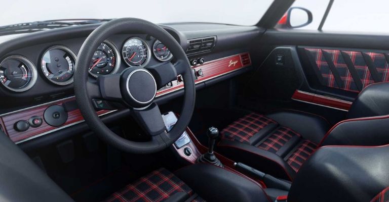 Interior del Singer Porsche 911 Turbo Study