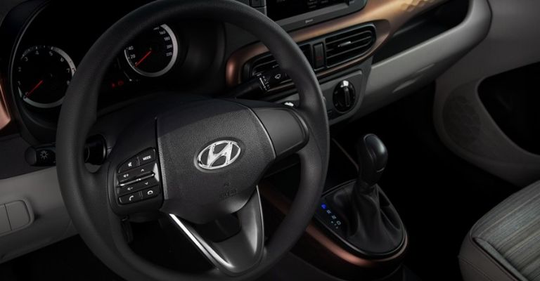 Interior del Hyundai Grand i10 2023