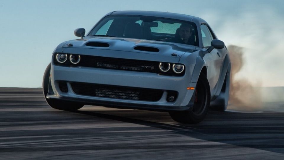 Un grupo de adolescentes intentó robar Dodge Hellcats