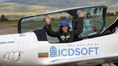 Piloto de 17 años da la vuelta al mundo y rompe récord mundial