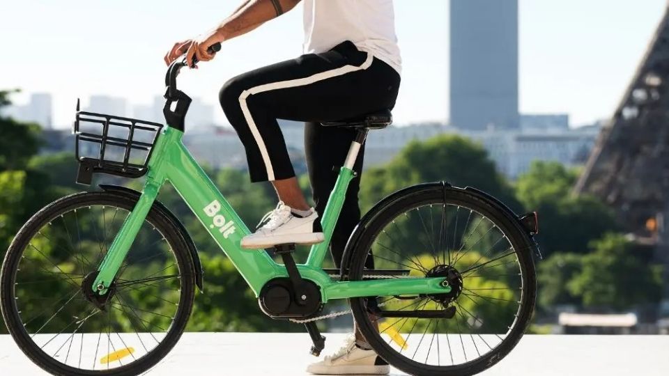 Francia dará incentivos para bicicletas eléctricas y convencionales