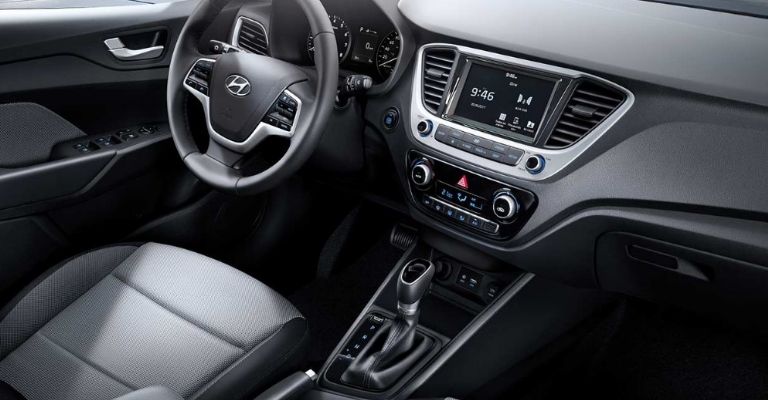 Interior del Hyundai Accent 2022