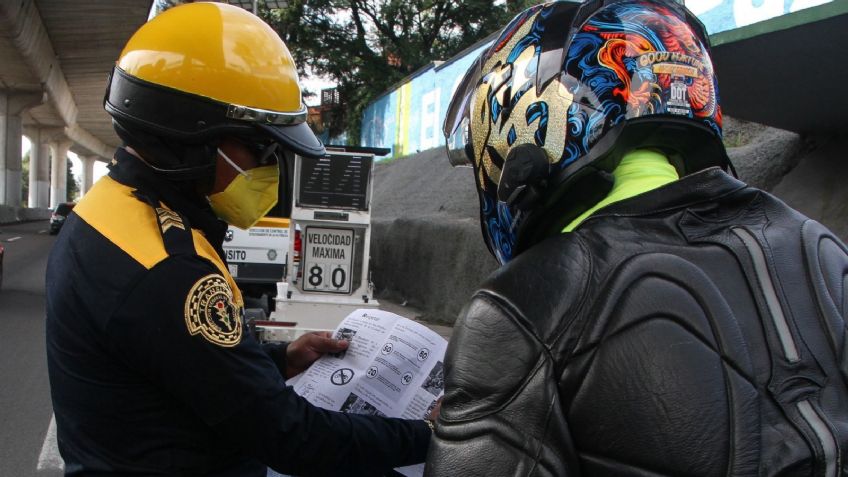 Qué hacer cuando un policía de tránsito te pide ‘mordida’ en la CDMX