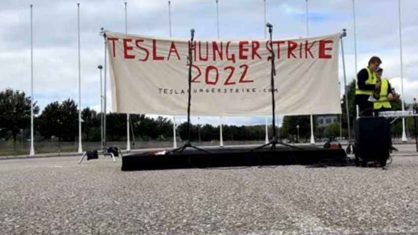 Clientes de Tesla hacen huelga de hambre por fallas en autos
