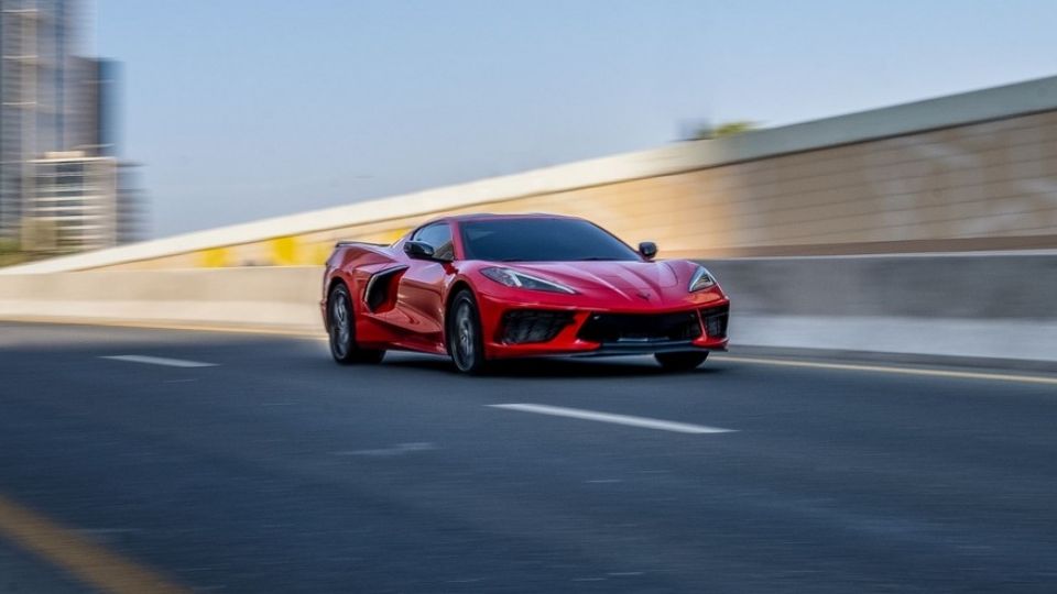 El Chevrolet Corvette contaría con una versión sedán