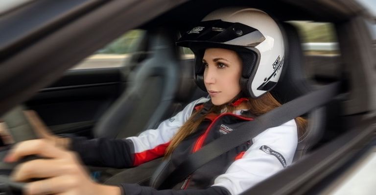 Ana Narro al volante