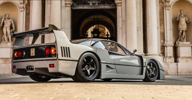 Ferrari F40 Competizione en gris Nardo