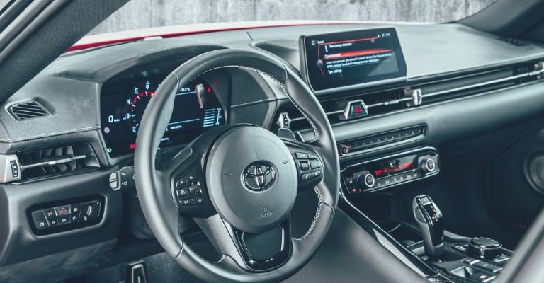 Interior del Toyota Supra 2022