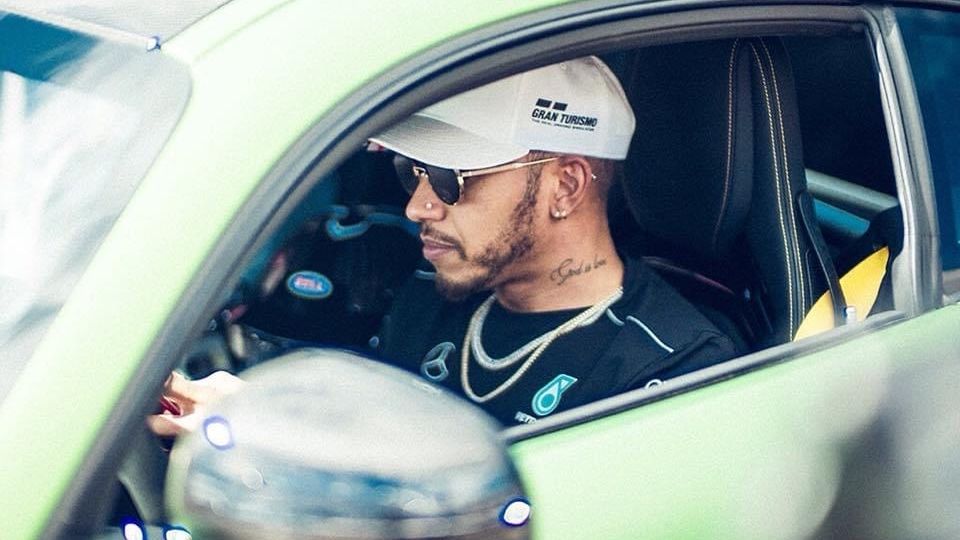 A Lewis Hamilton no le gusta manejar en su día a día.