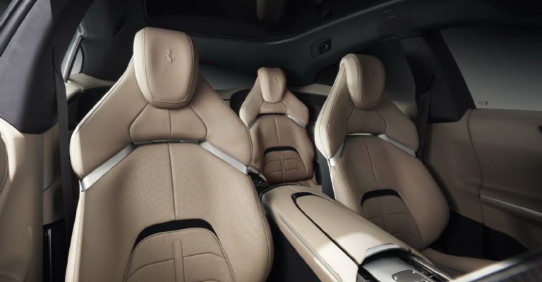 Ferrari Purosangue interiores