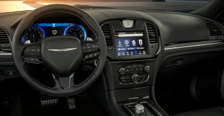 Interior del Chrysler 300C 2023