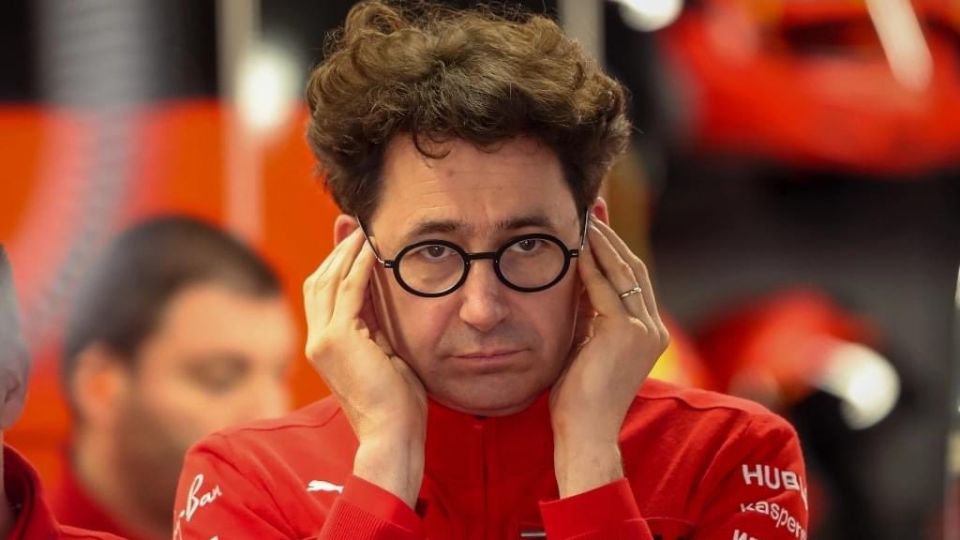 Mattia Binotto podría estar fuera de Ferrari debido a la presión de los fans.