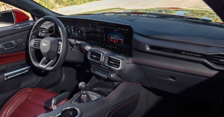 Interior del Ford Mustang 2024